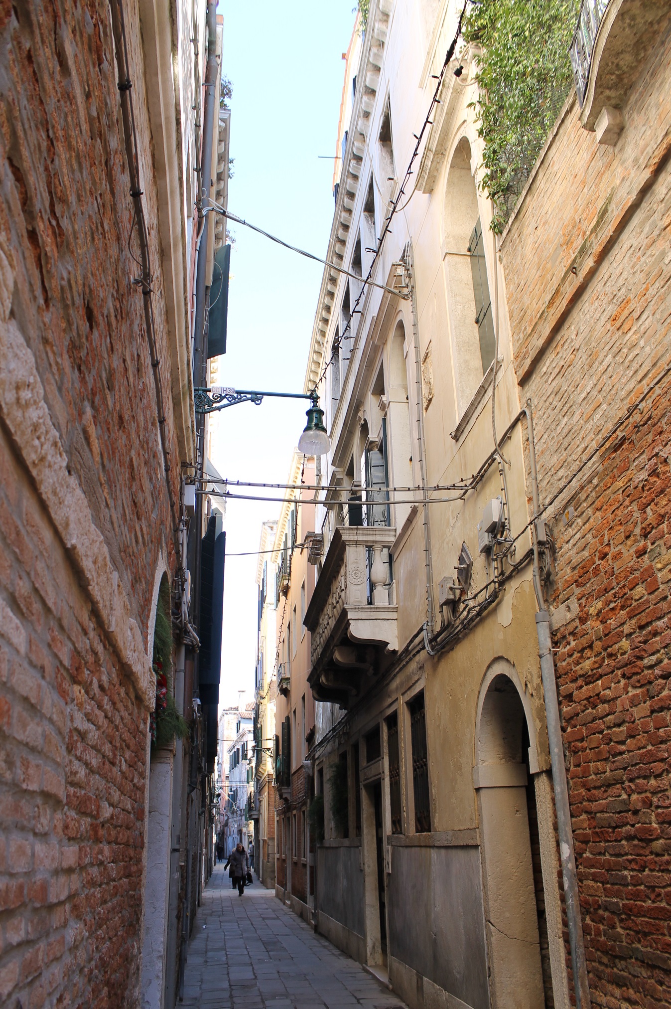 [Palazzo in Dorsoduro, 2647/ Calle Lunga de San Barnaba]