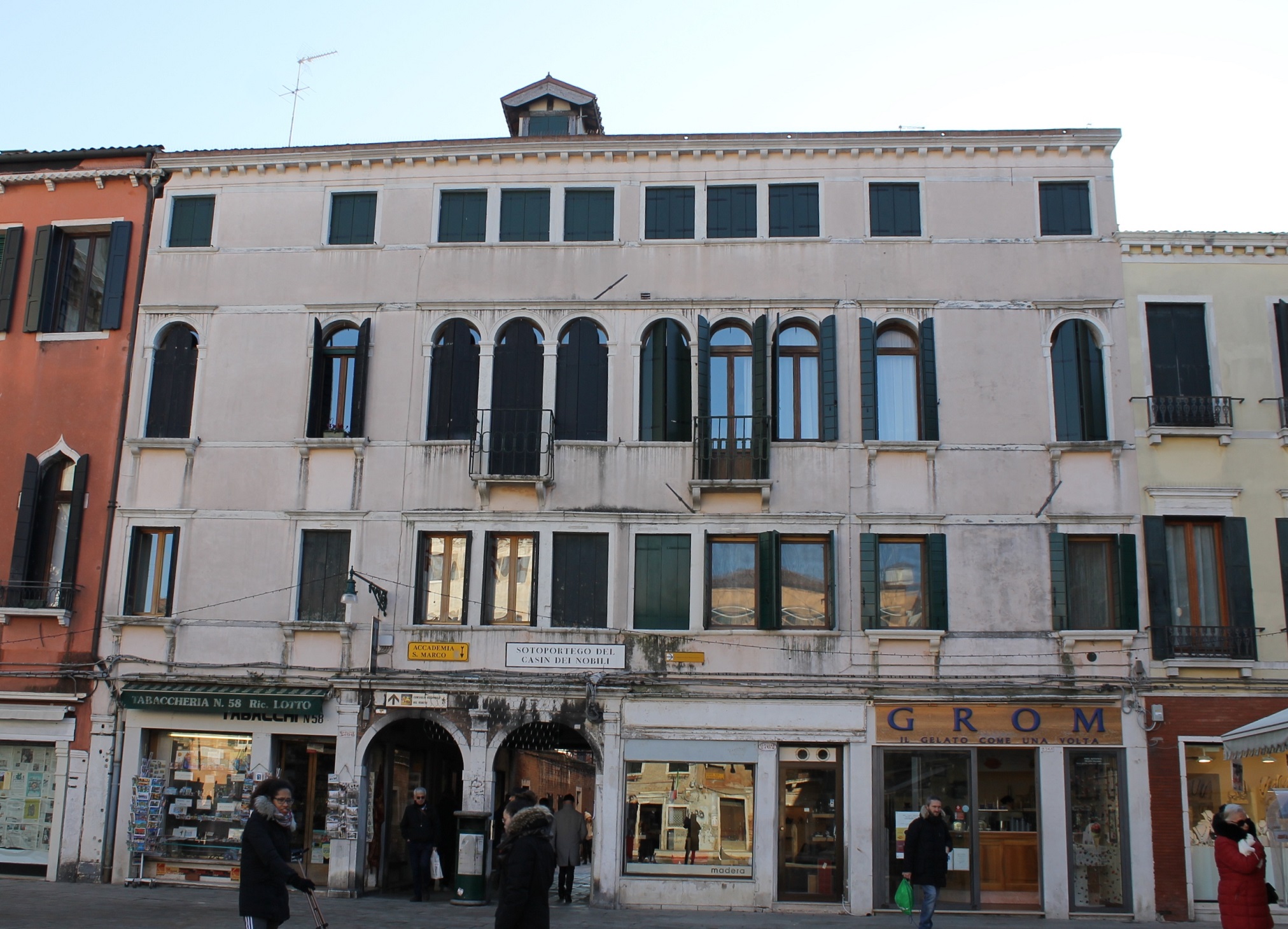 [Palazzo in Dorsoduro, 2761-2767A/ Campo San Barnaba]