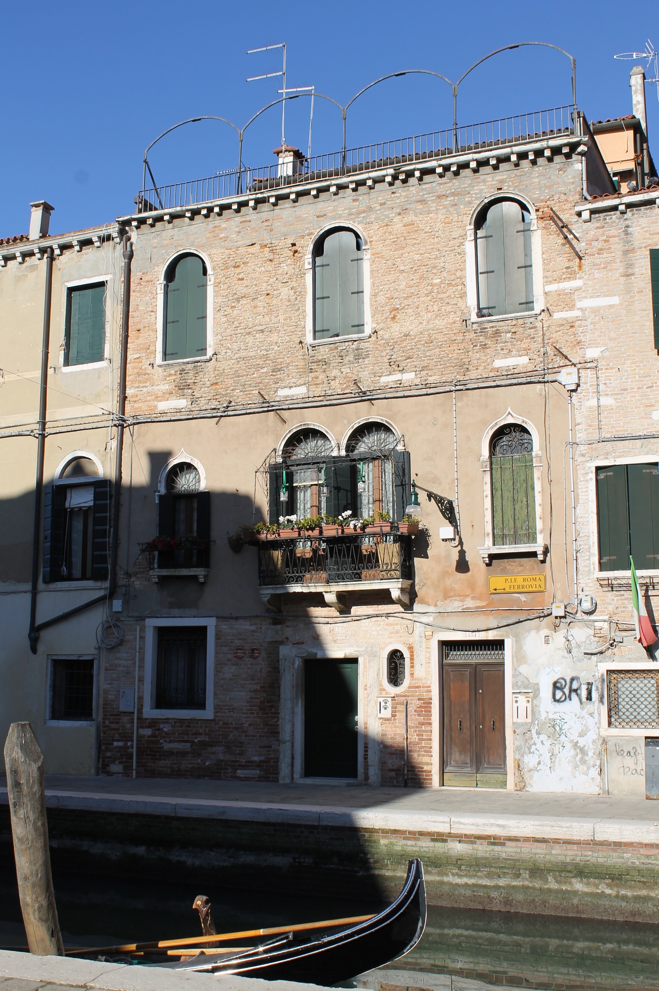 [Palazzo in Dorsoduro, 3130, 3131/ Fondamenta Alberti]