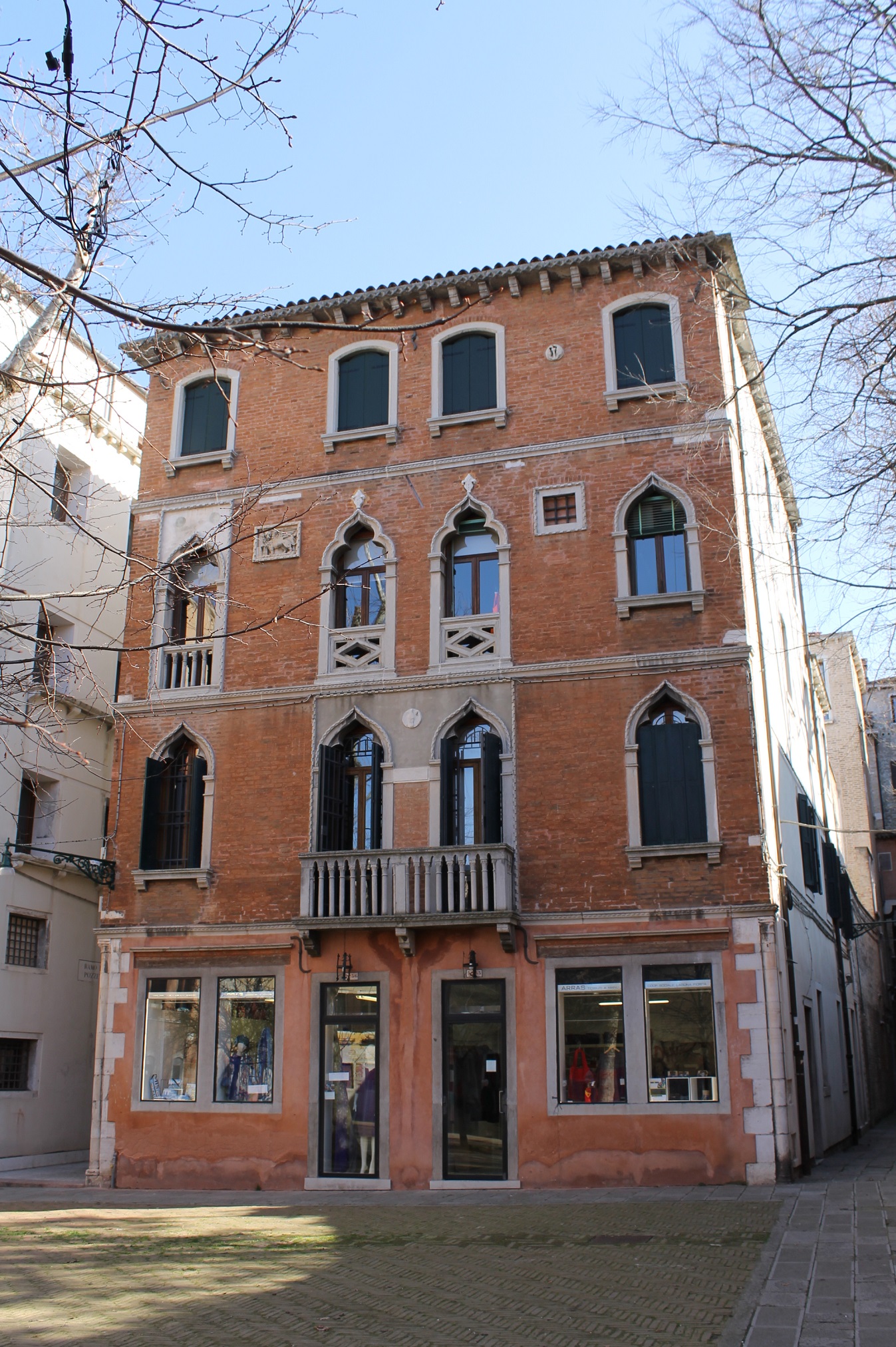 [Palazzo in Dorsoduro, 3235, 3236/ Campiello dei Squelini]