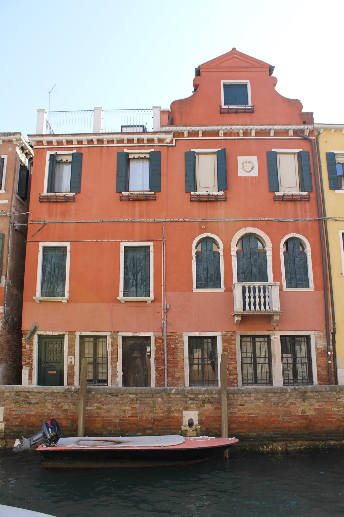 [Palazzo in Dorsoduro, 588, 589,590, 591/ Fondamenta Bragadin]