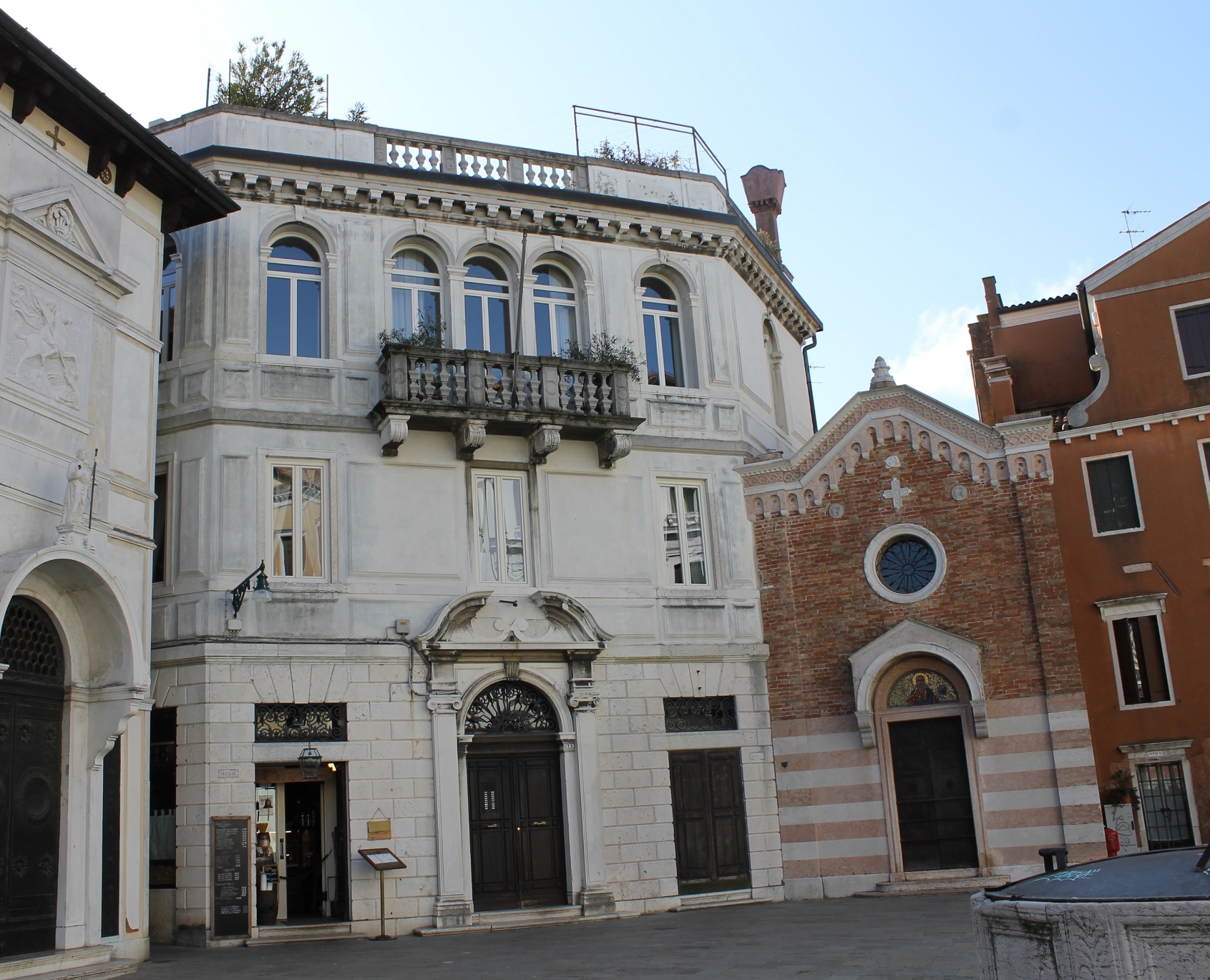 [Palazzo in Dorsoduro, 671, 671A, 671B/ Campo San Vio/ Calle della Chiesa]