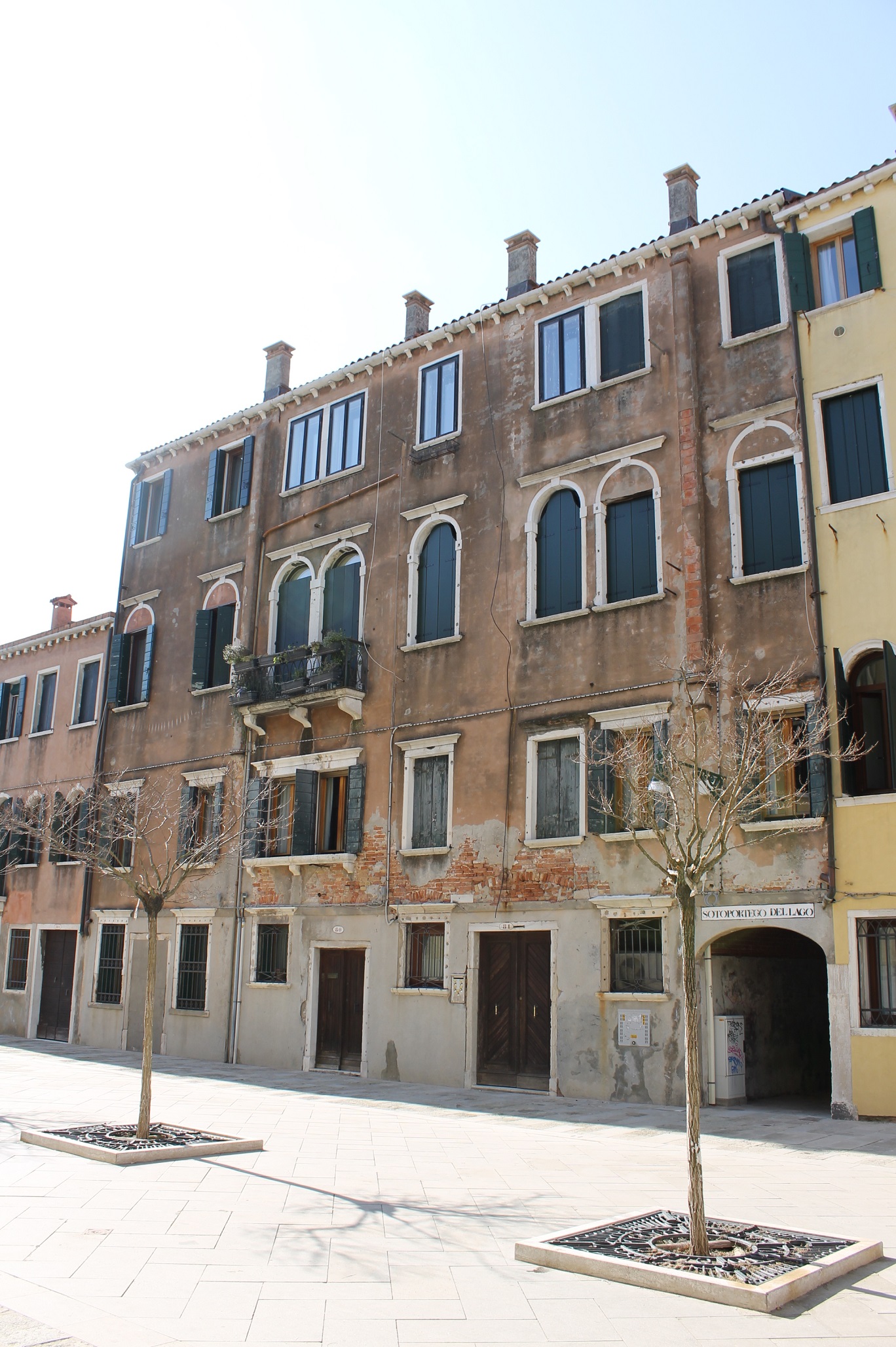[Palazzo in Dorsoduro, 79, 80, 81/ Rio Terrà ai Saloni]