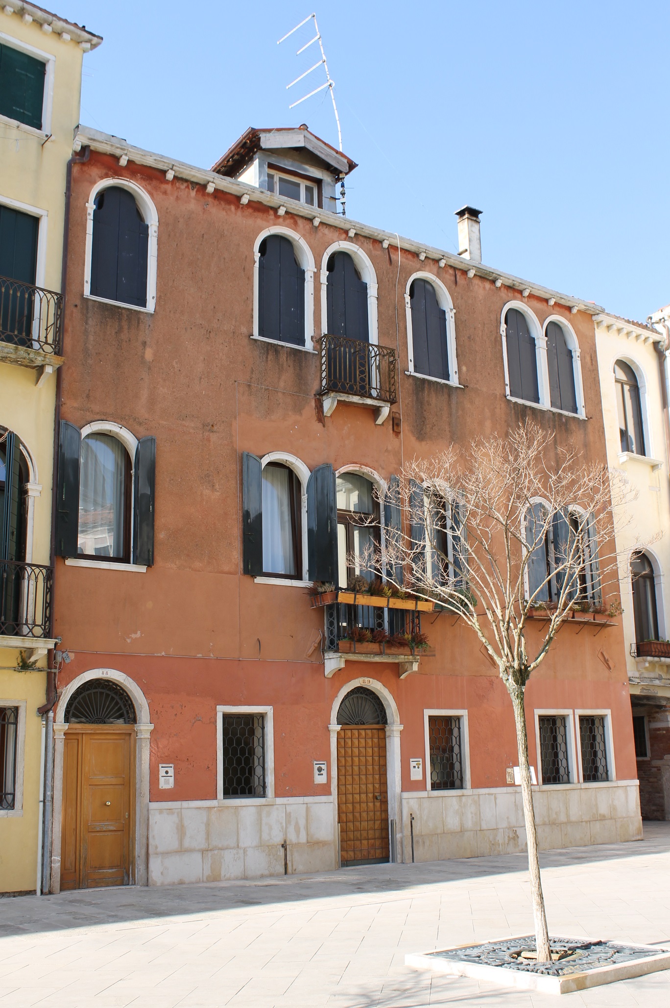 [Palazzo in Dorsoduro, 88, 89, 89A/ Rio Terrà ai Saloni]