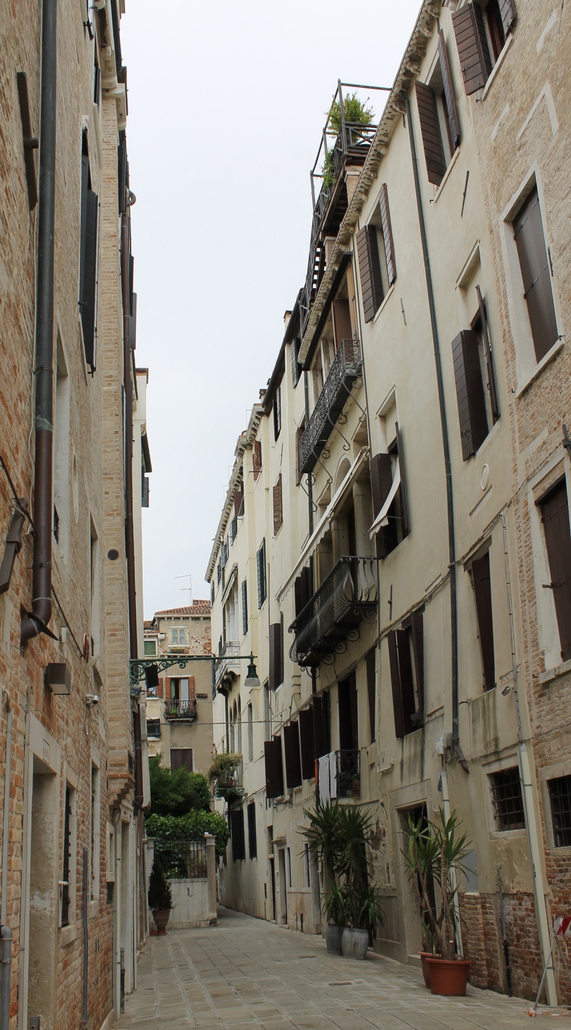 [Palazzo in San Polo, 1423-1425, 1384, 1385/ Calle del Tragheto de la Madoneta/ Calle Tiepolo]