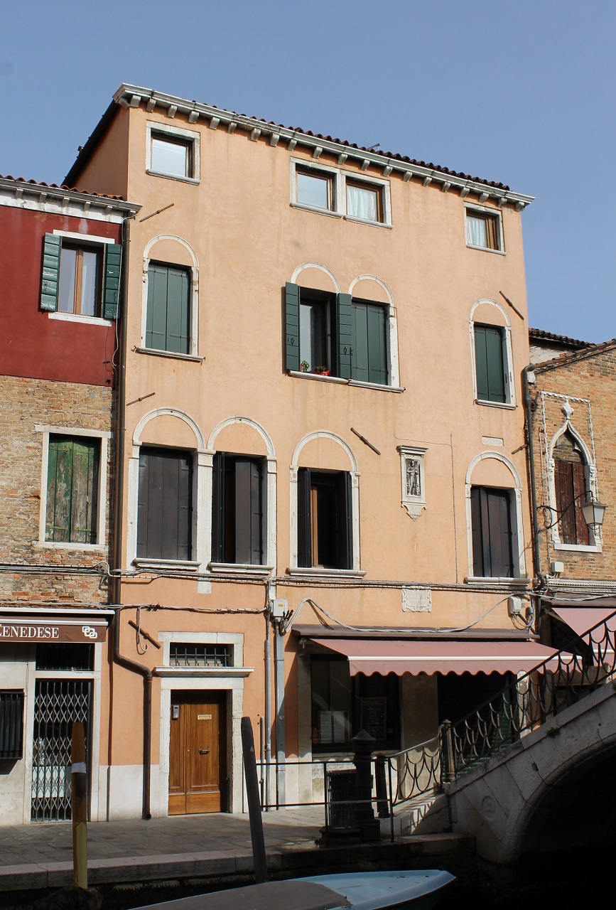 [Palazzo privato con corte in Fondamenta dei Vetrai, 35, 35A]