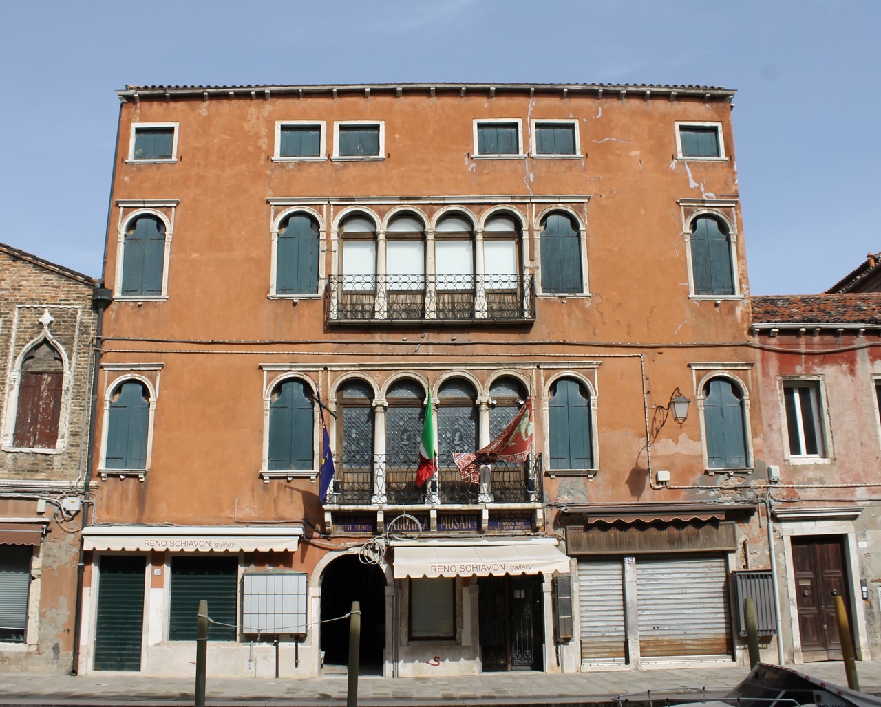 [Palazzo privato con corte in Fondamenta dei Vetrai, 39, 40, 41, 42]