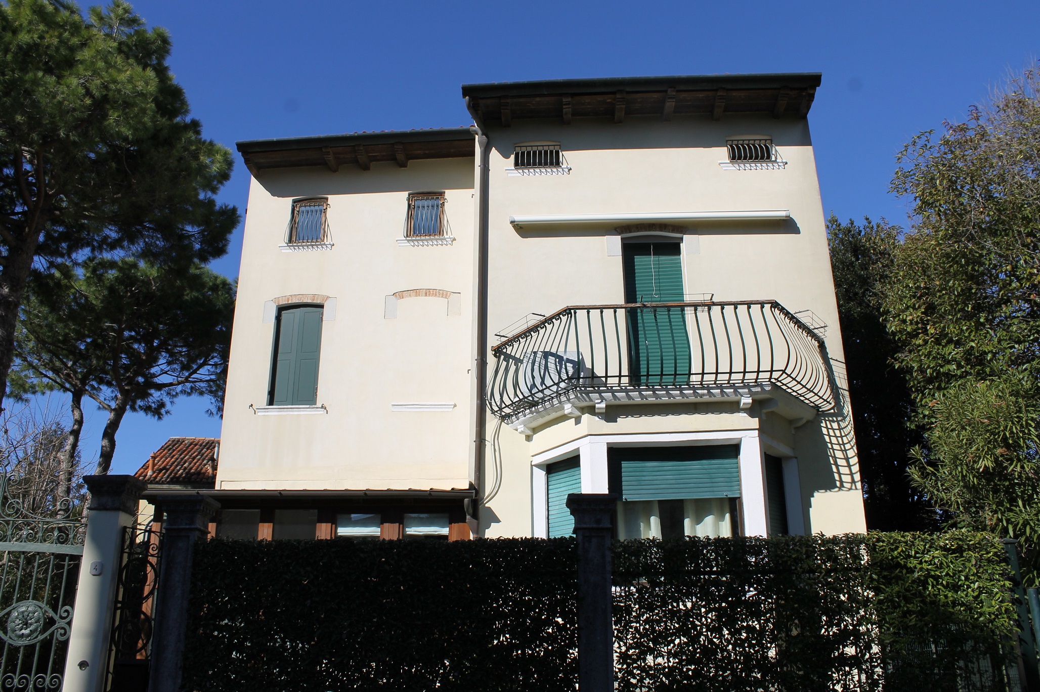 [Villa in Via Modone e Corone, 4]
