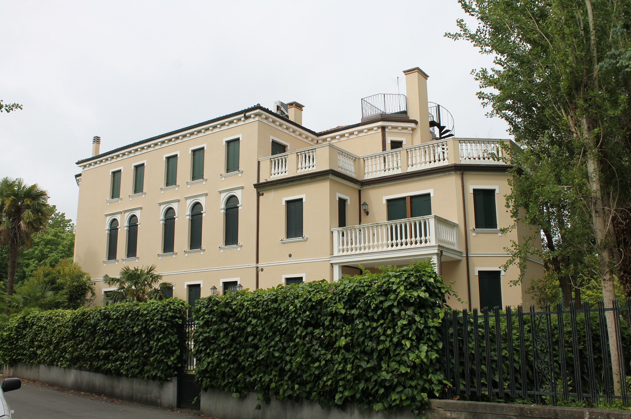 [Villa in Via Modone e Corone, 8]