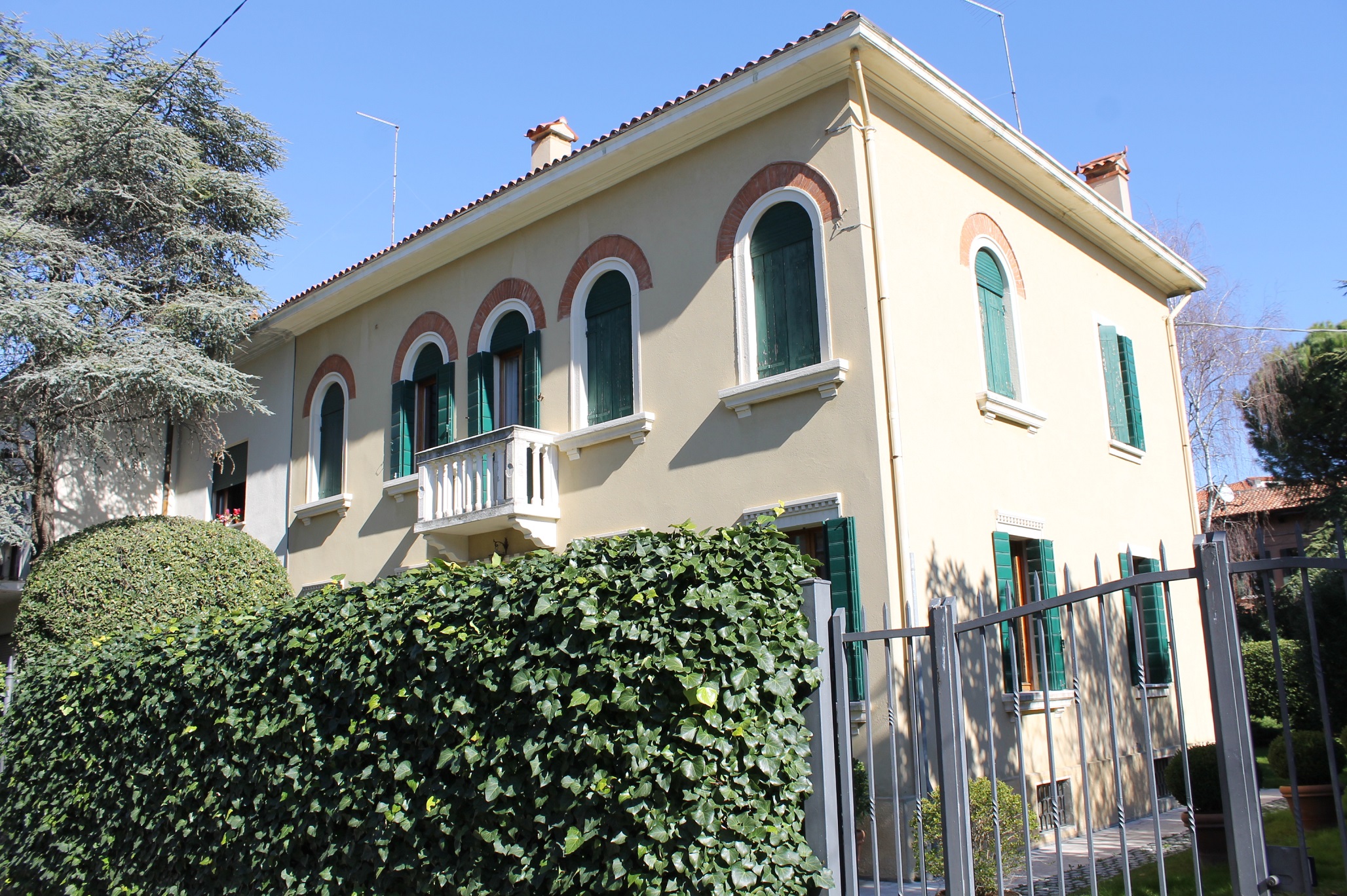 [Villino abbinato in Via Gallipoli, 5, 7]