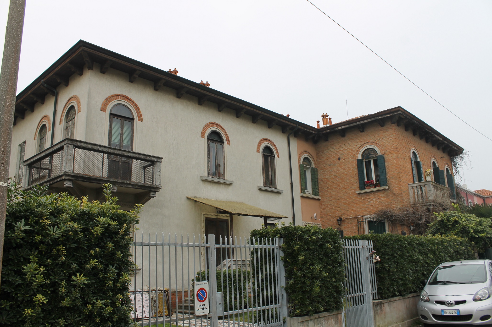 [Villino in Via San Giovanni d'Acri, 17, 18]