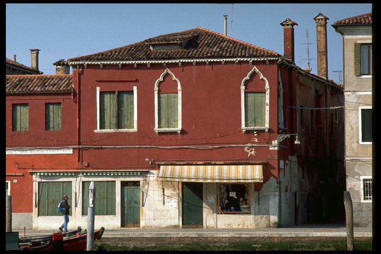 casa a corte con annessi