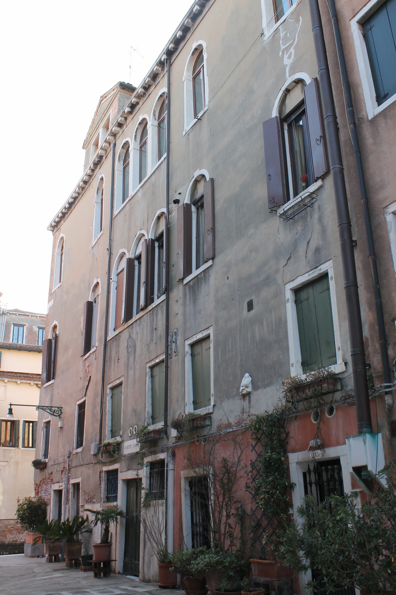 casa ad appartamenti, privata
