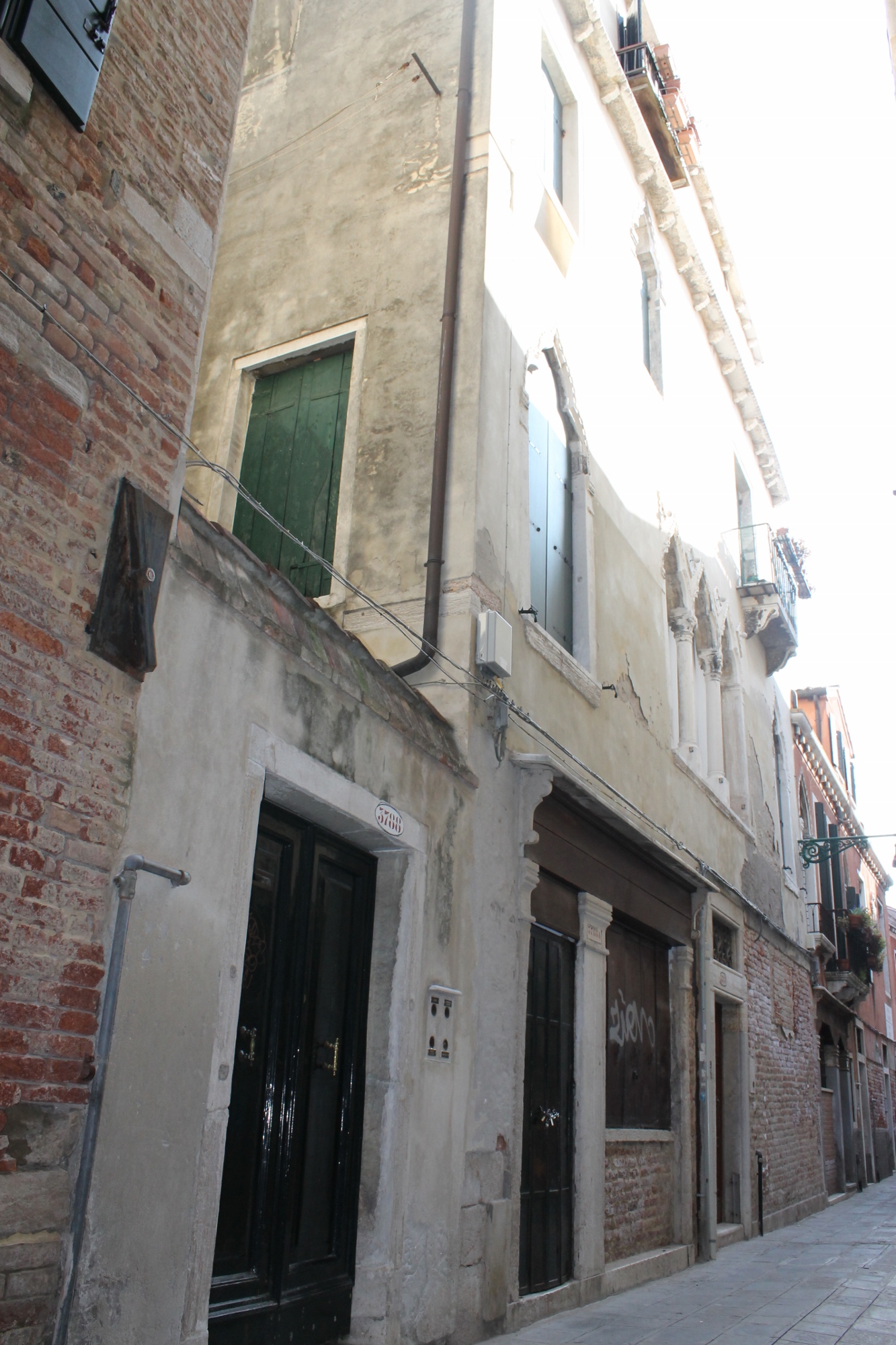 casa ad appartamenti, privata