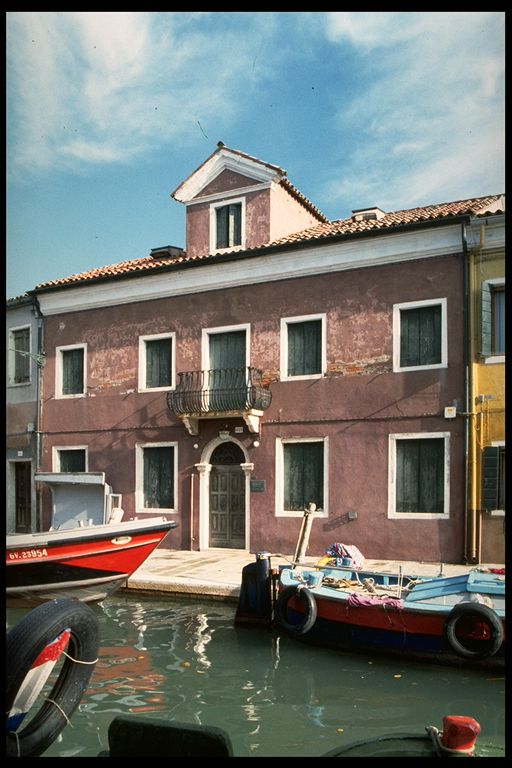 casa in linea con corte