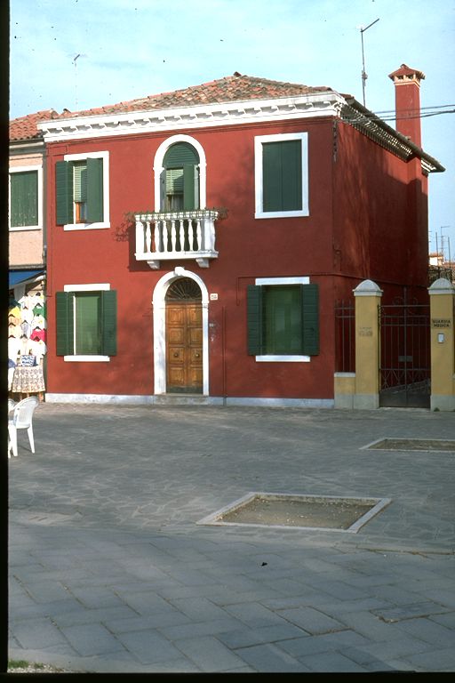 casa in linea con corte