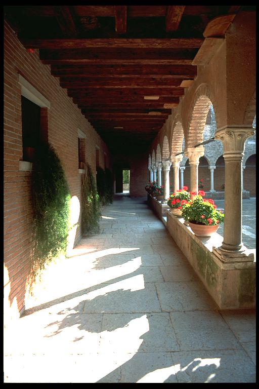 chiostro di San Francesco del Deserto