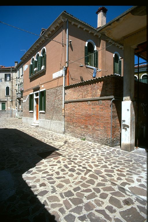 con cortile