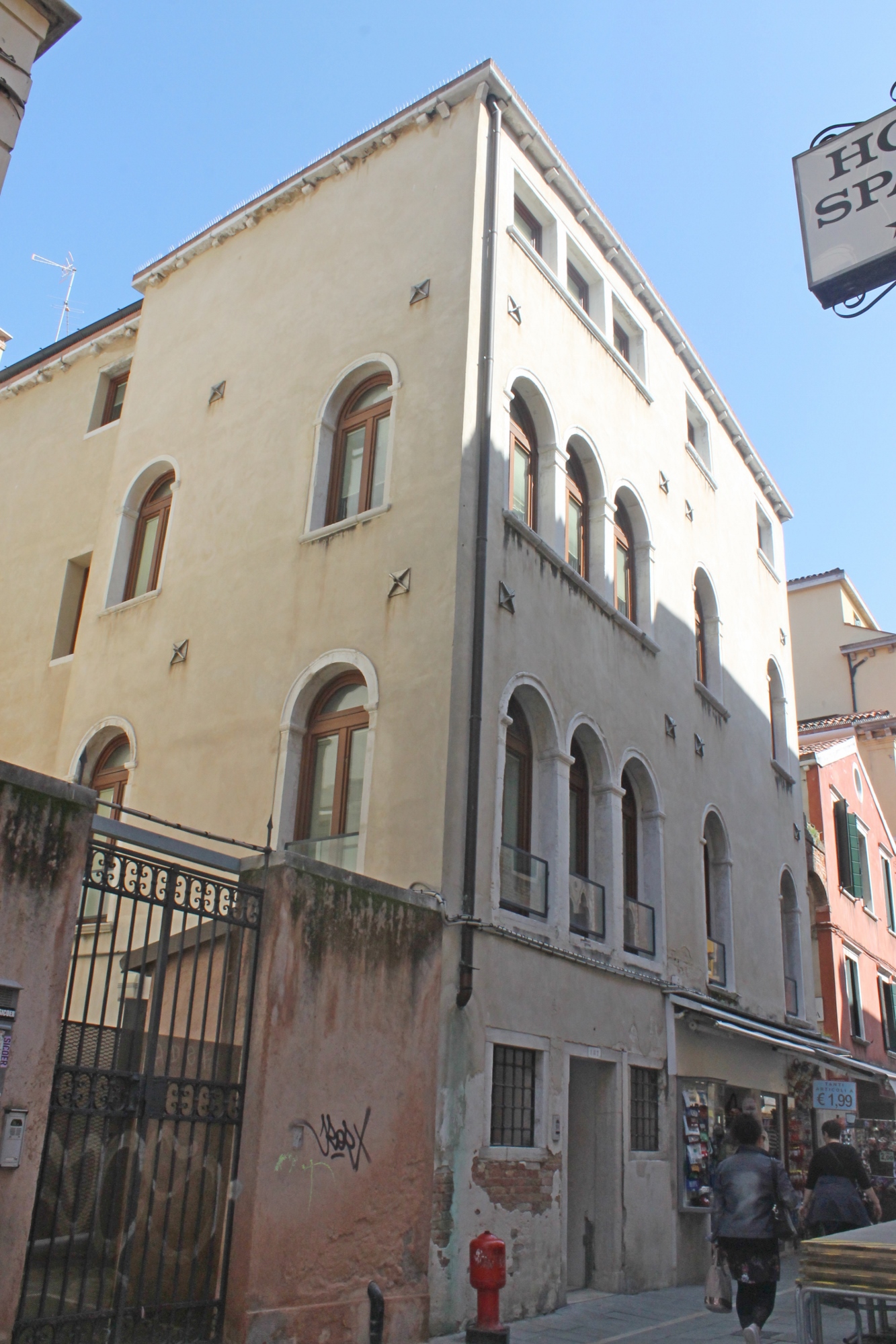 palazzetto, privato
