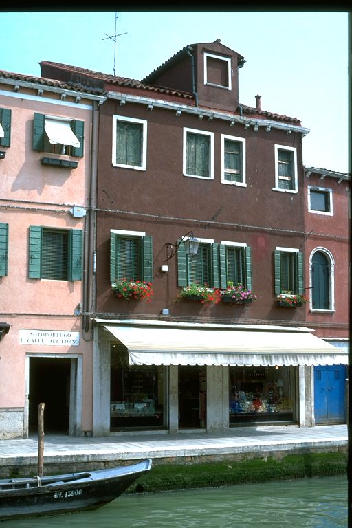 residenza con negozio annesso
