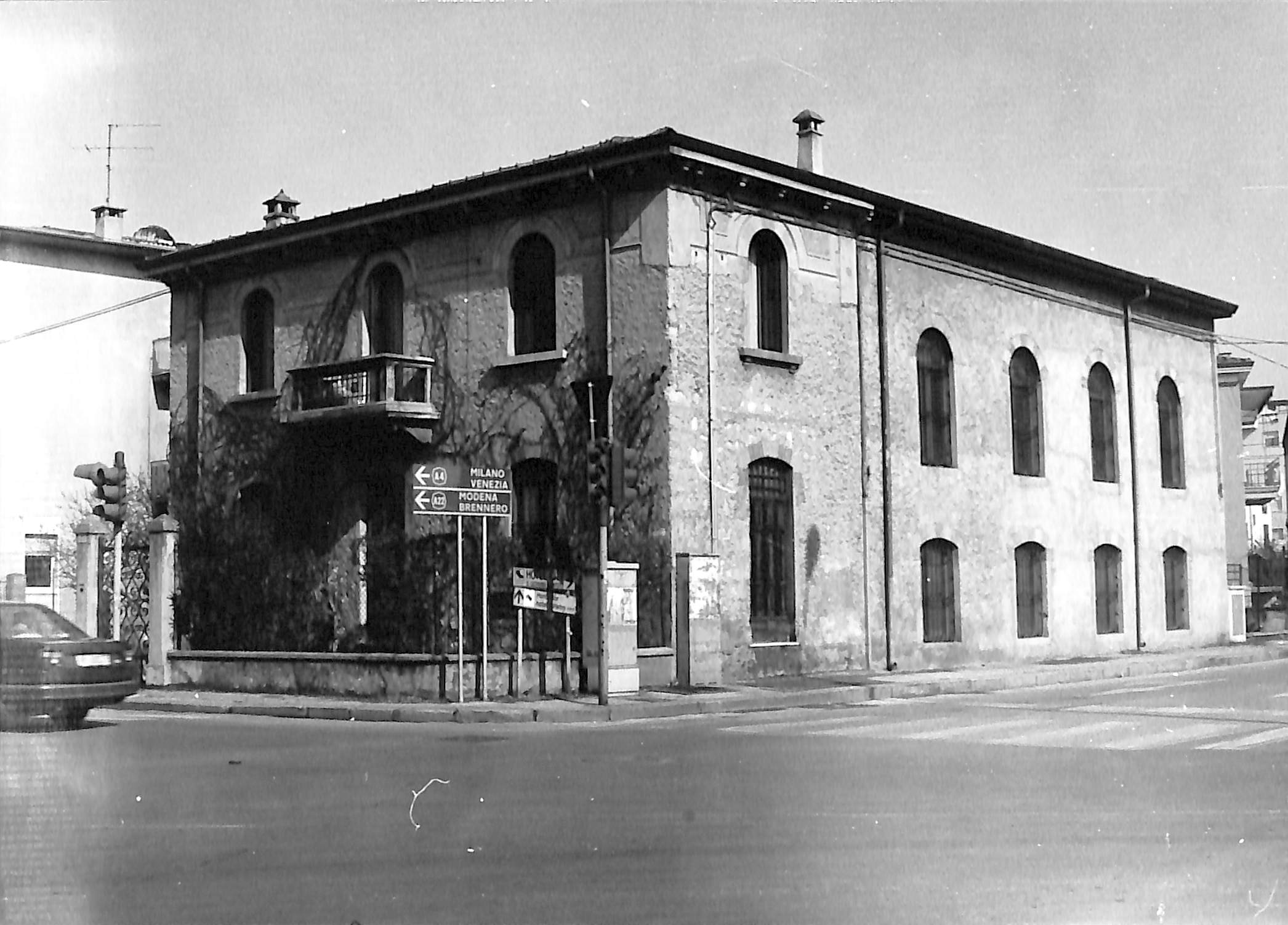 Casa con magazzino