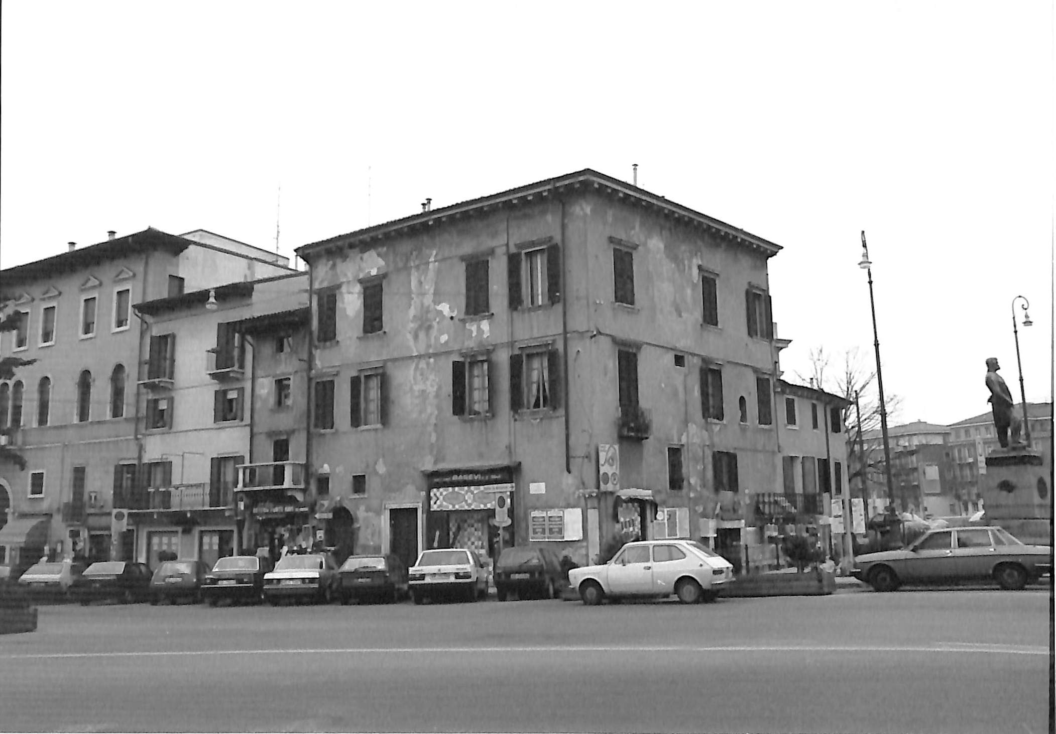 Casa/ ex Chiesa dei SS. Fermo e Rustico al Ponte Navi