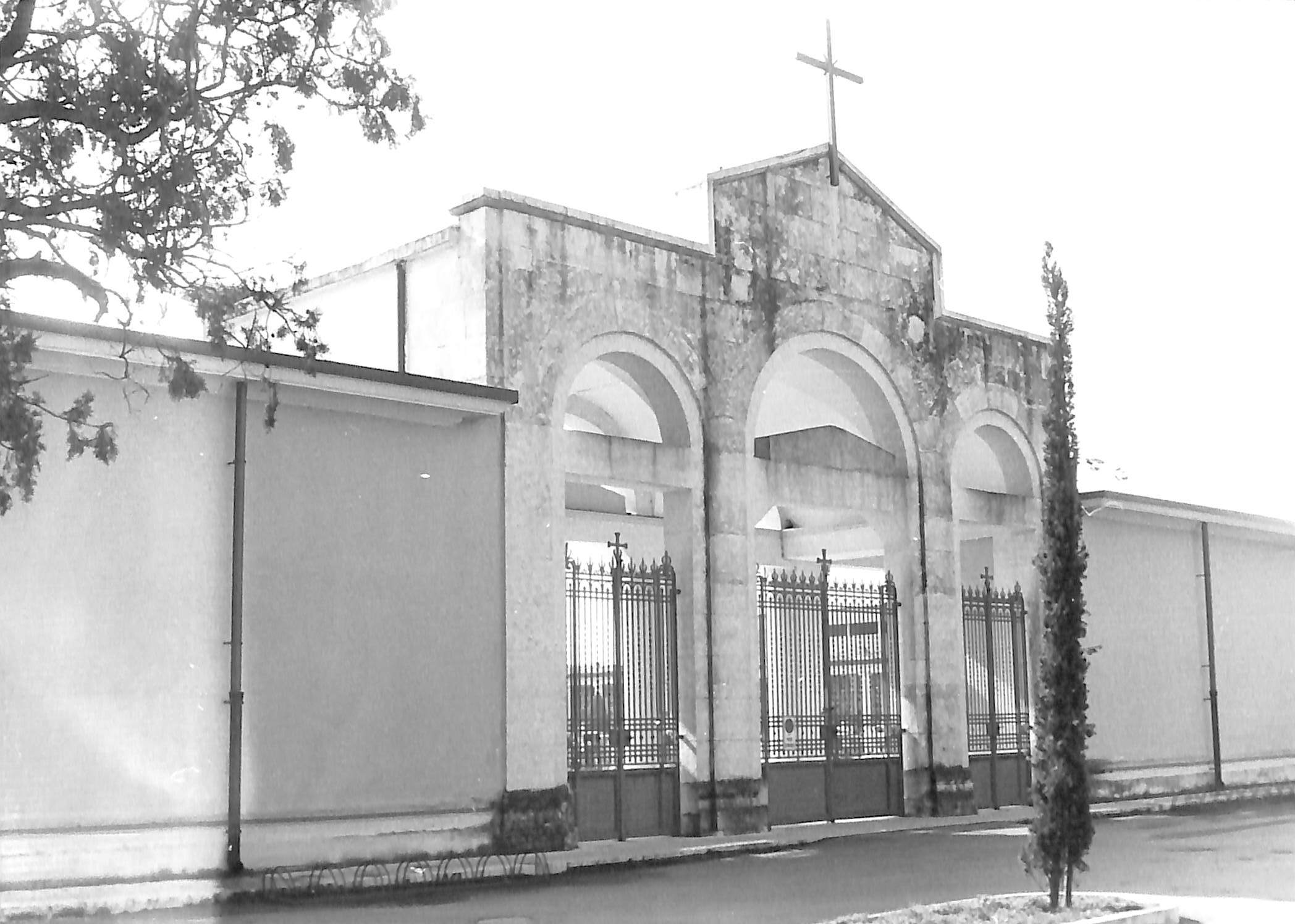 Cimitero di Tomba
