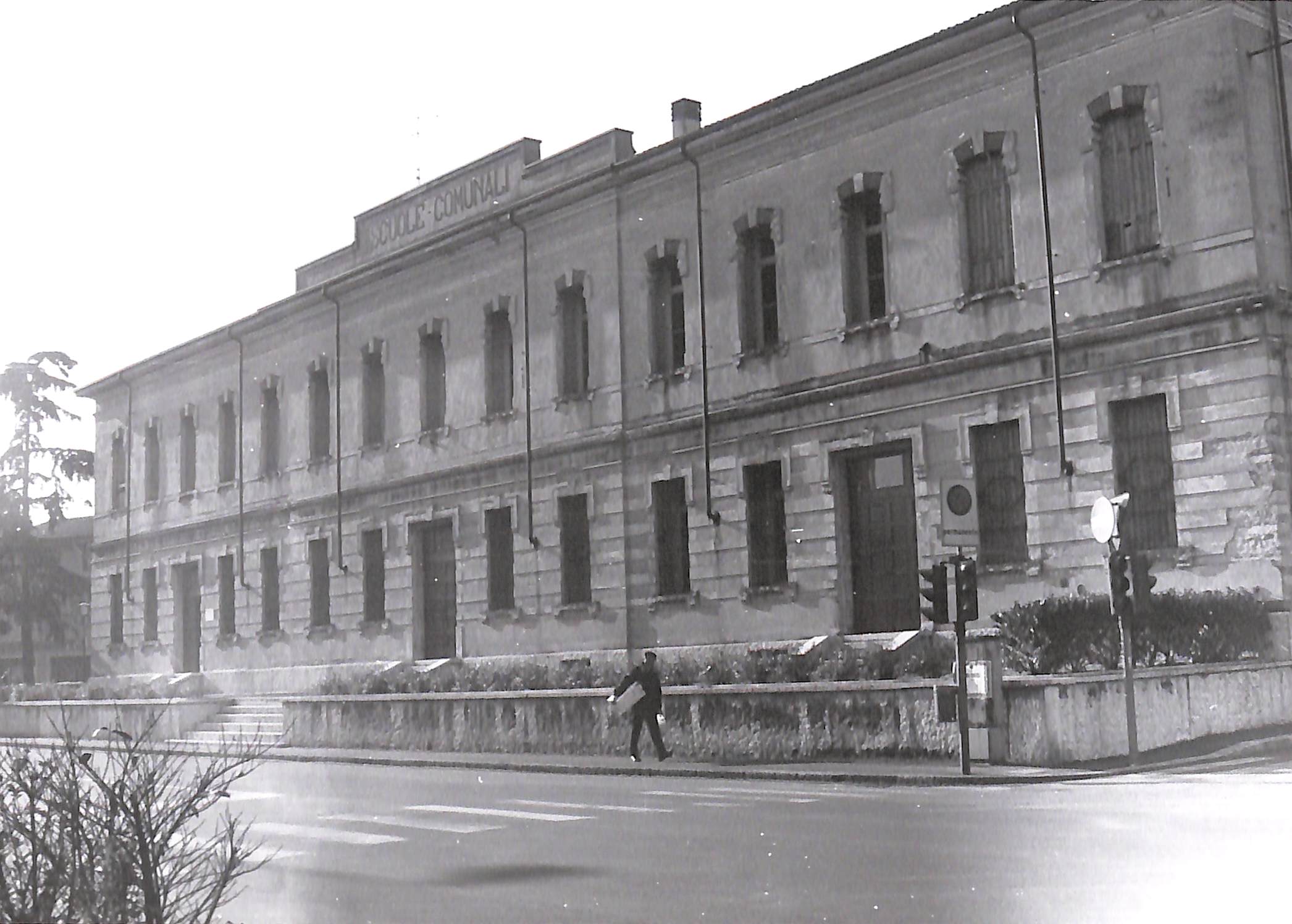 Scuola comunale E. De Amicis