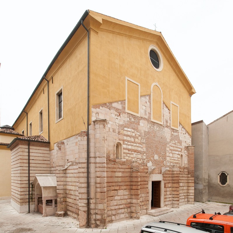 chiesa, Chiesa dei SS. Apostoli