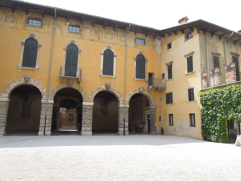 palazzo, Palazzo Giusti del Giardino