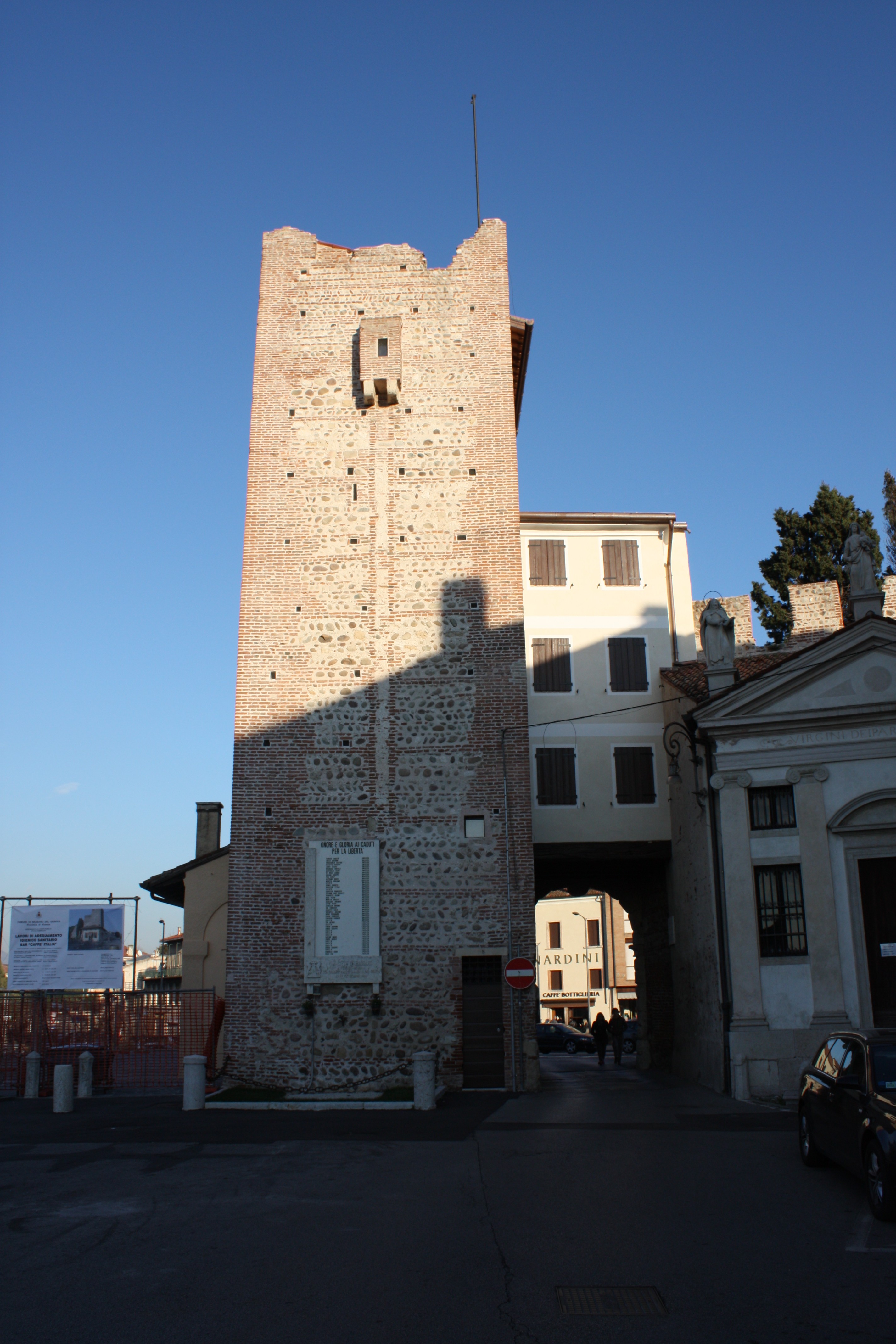 Porta Aureola e Loggia del Belvedere