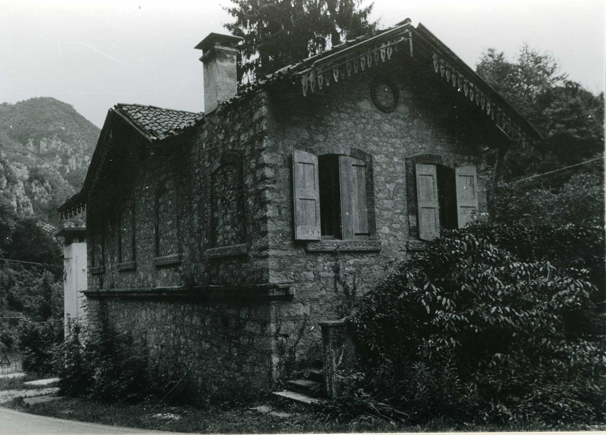 Centrale idroelettrica "Montagna spaccata"