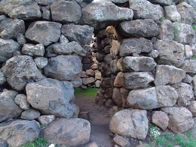 Villaggio nuragico-romano nuraghe Mannu e tomba di S'Ena E Thomes
