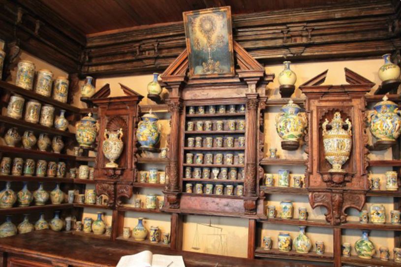 Farmacia cinquecentesca