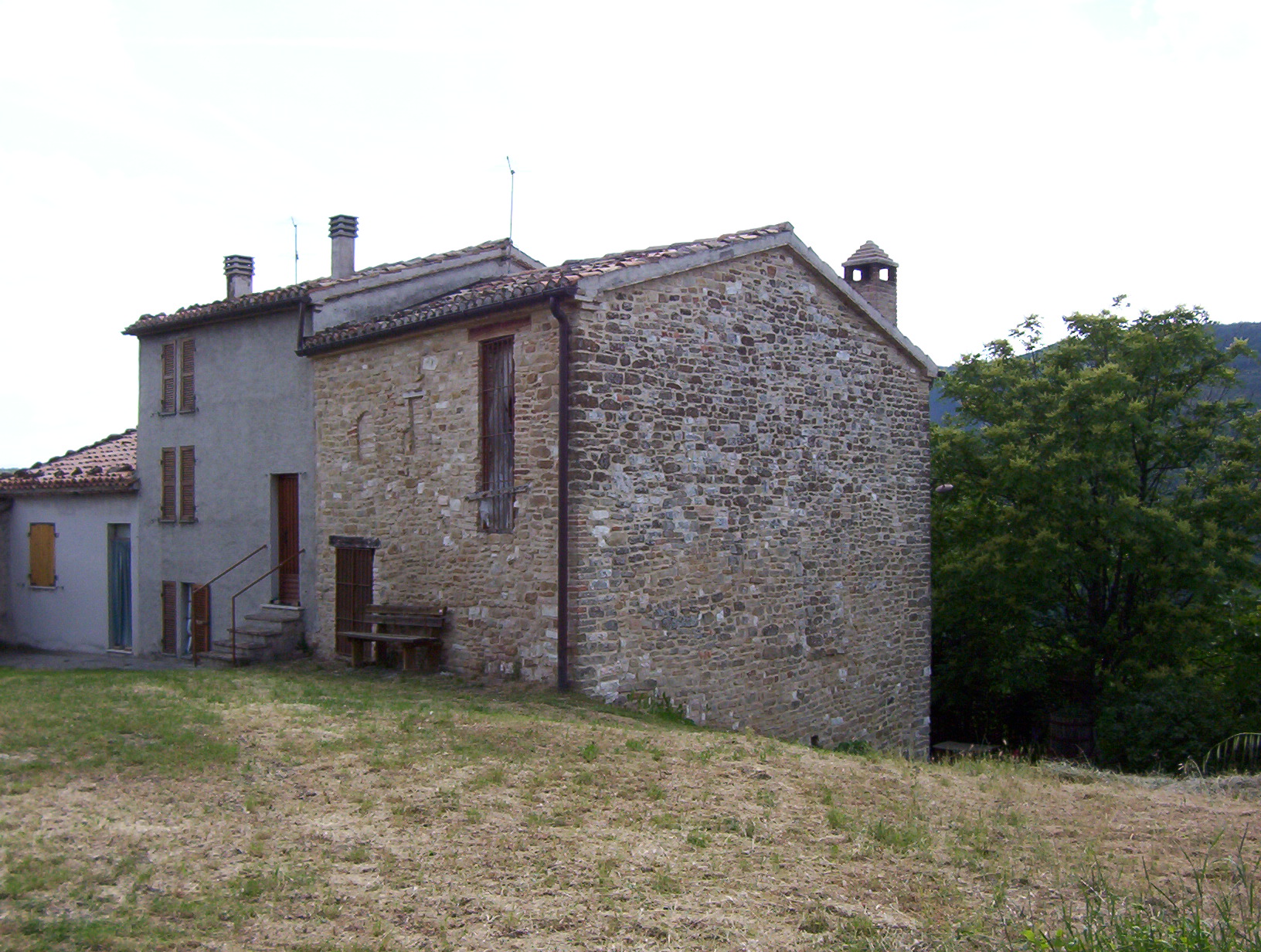 Casa schiera con fienile