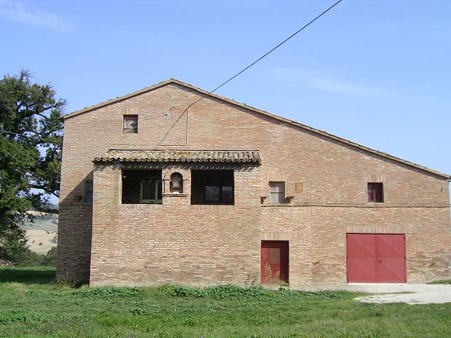 Casa colonica di via Chiaravallese 60