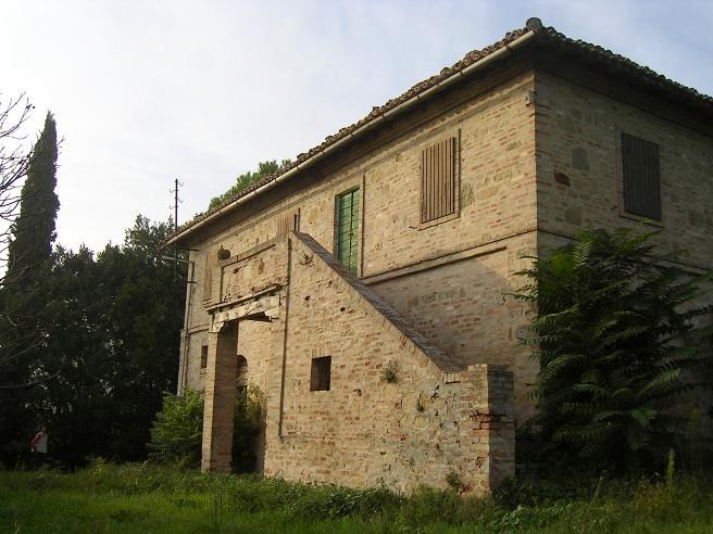 Casa colonica in via di Offagna 10
