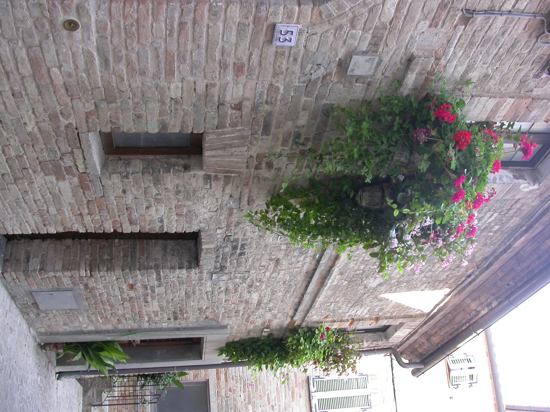Casa a schiera d'angolo in via Garibaldi