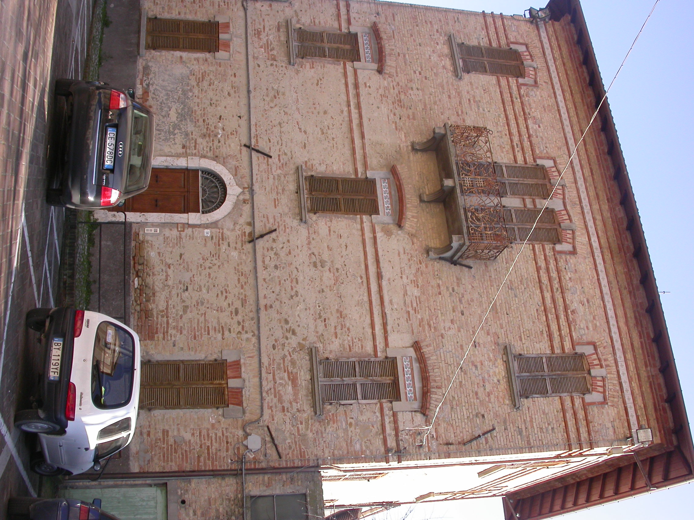 Palazzo in piazza XXV Aprile