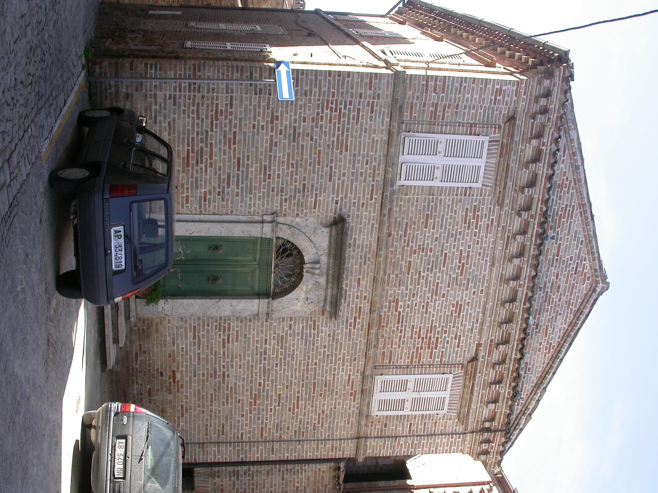 Casa a blocco in piazza Santucci