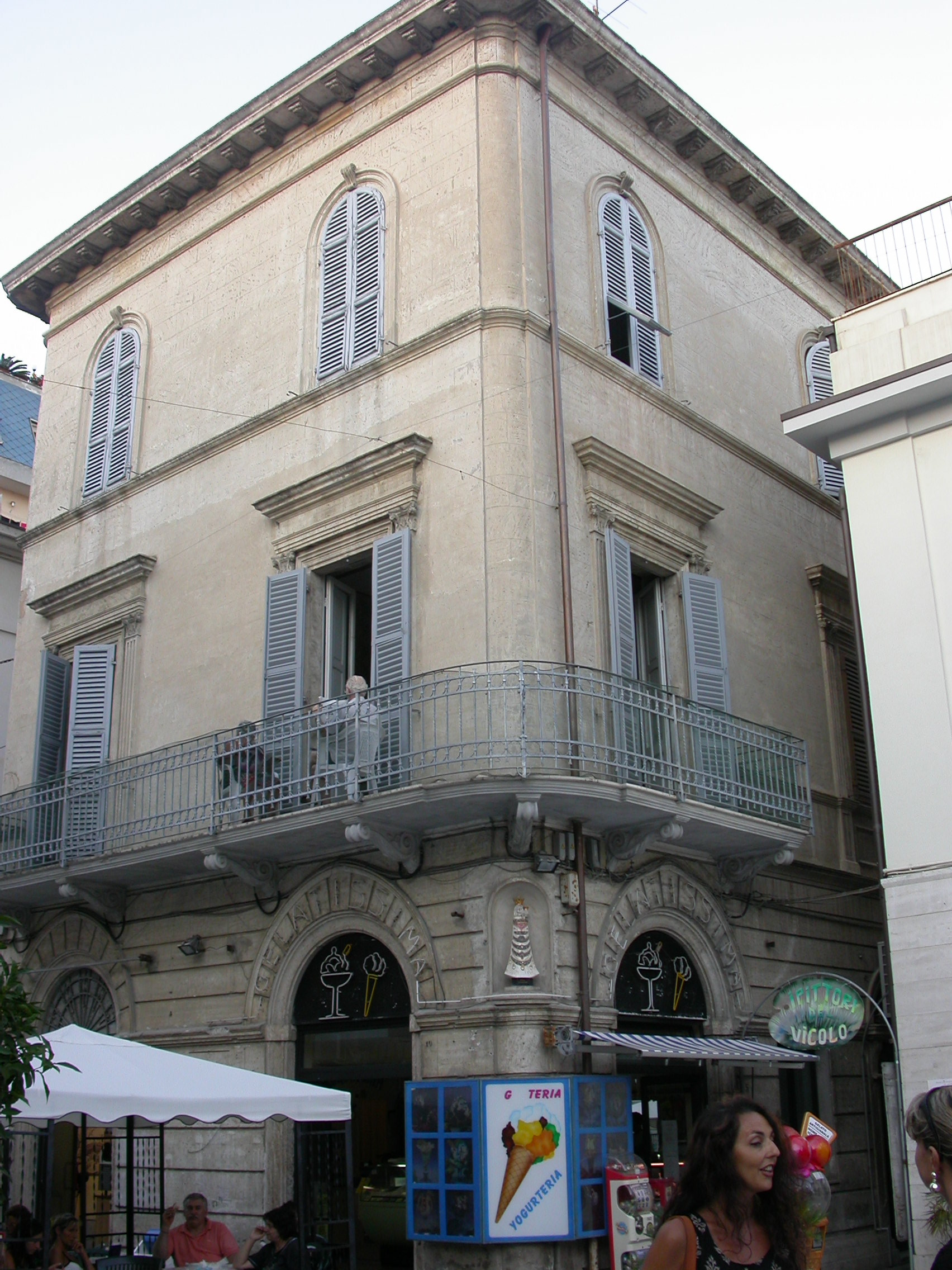 Palazzetto in via Fratelli Cairoli