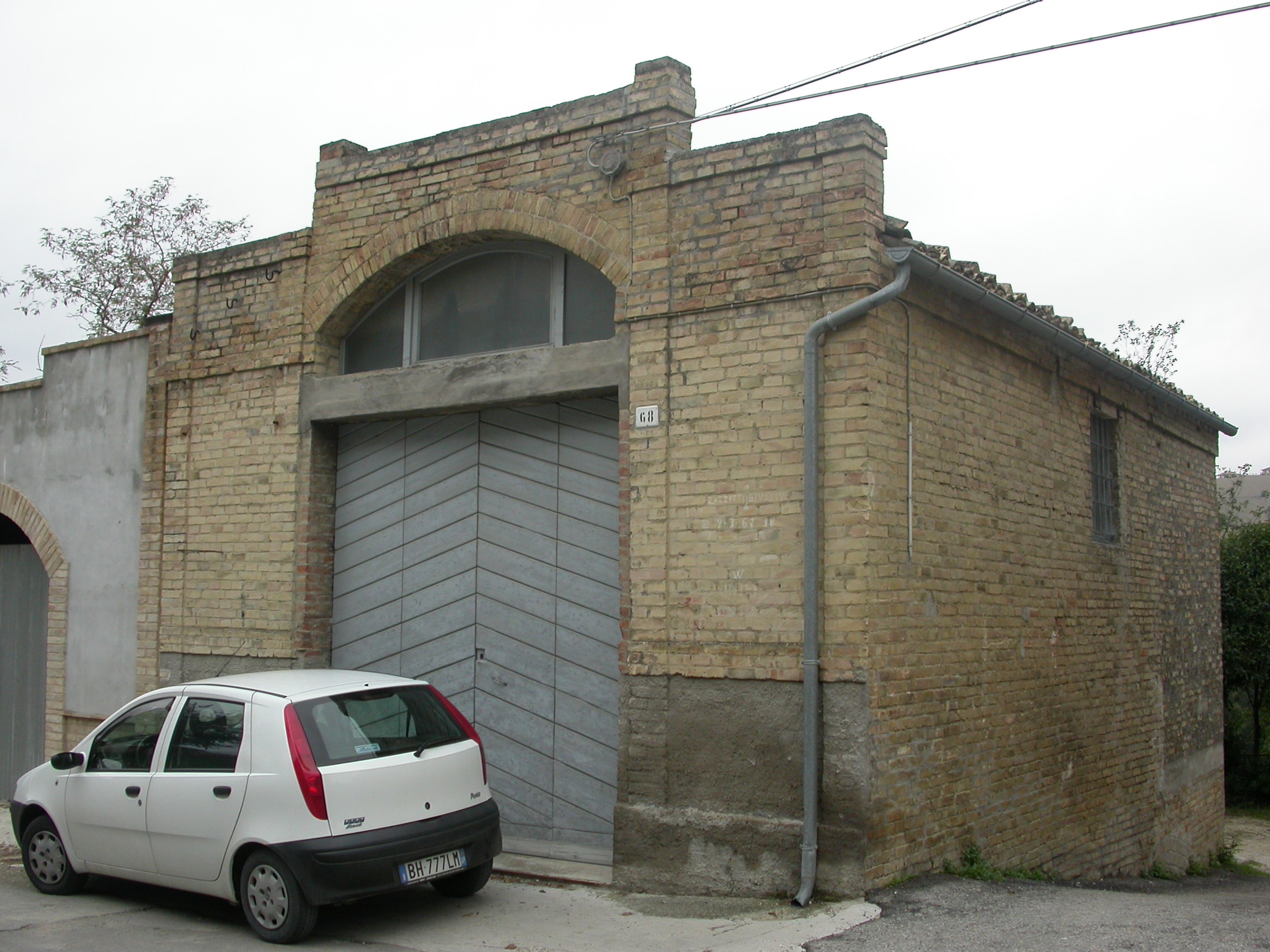 Autorimessa in viale Berlinguer