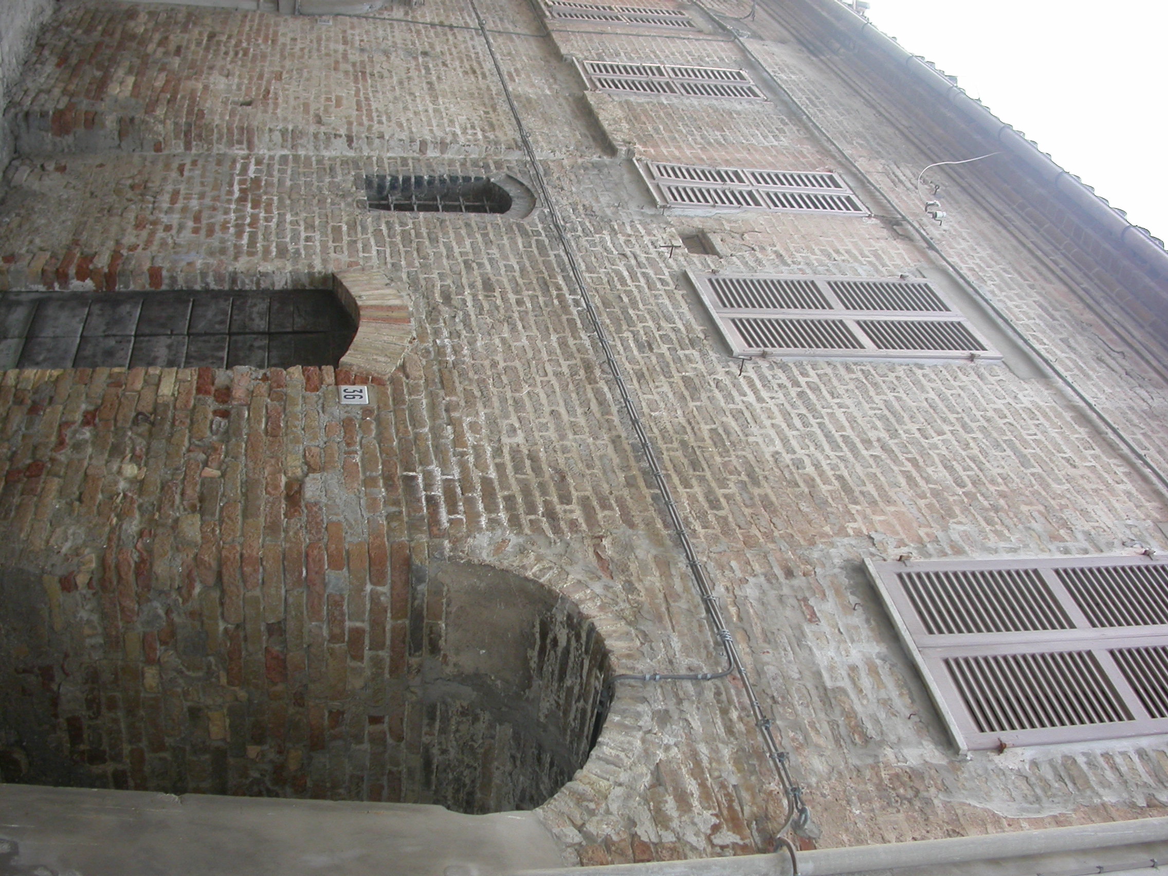 Casa a blocco con passaggio