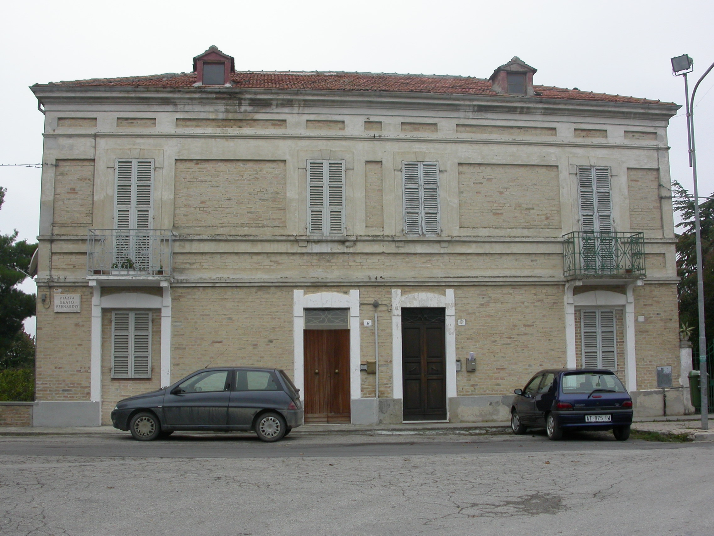 Villino bifamiliare in Piazza Beato Bernardi