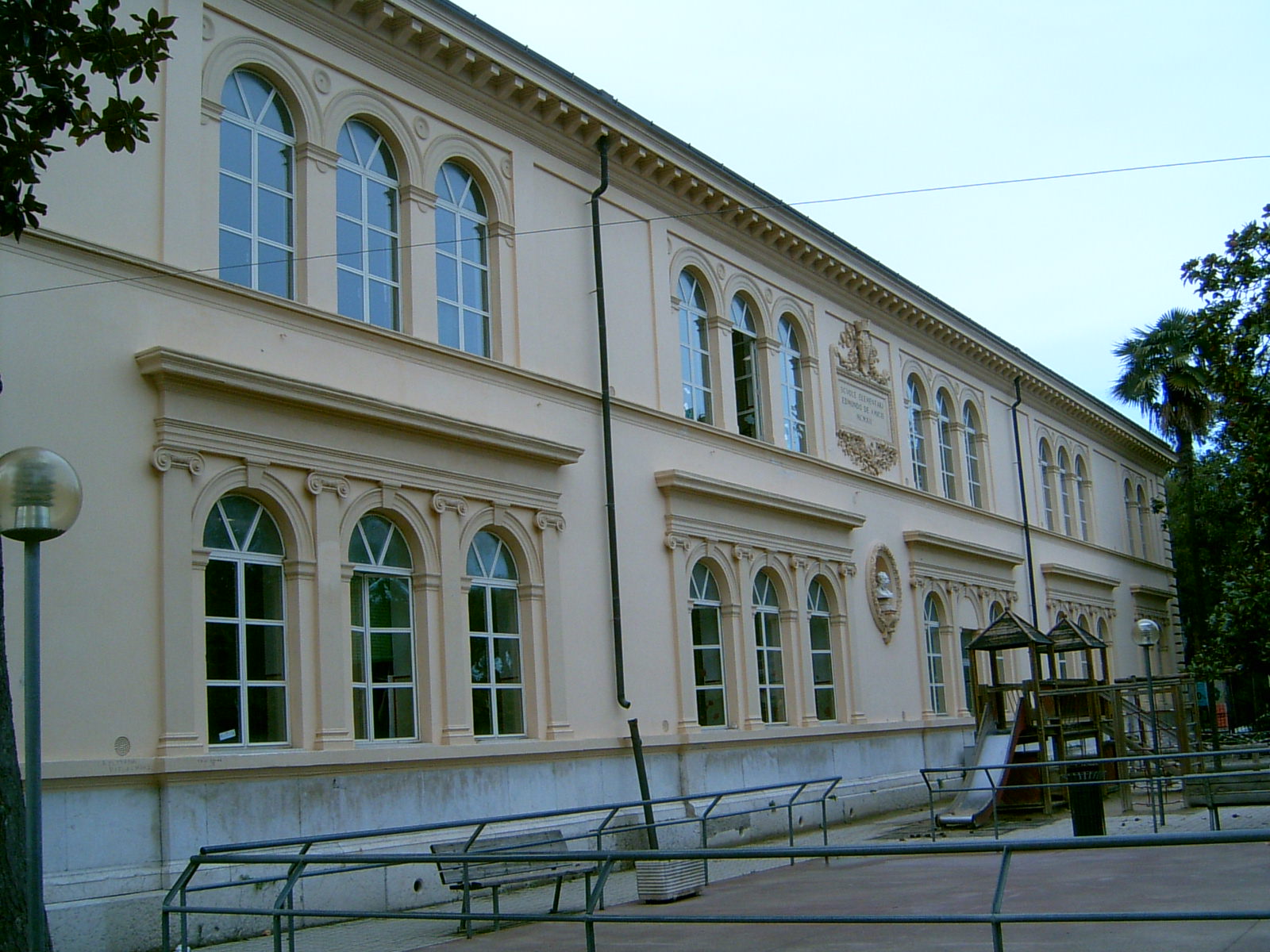 Scuola elementare Edmondo De Amicis