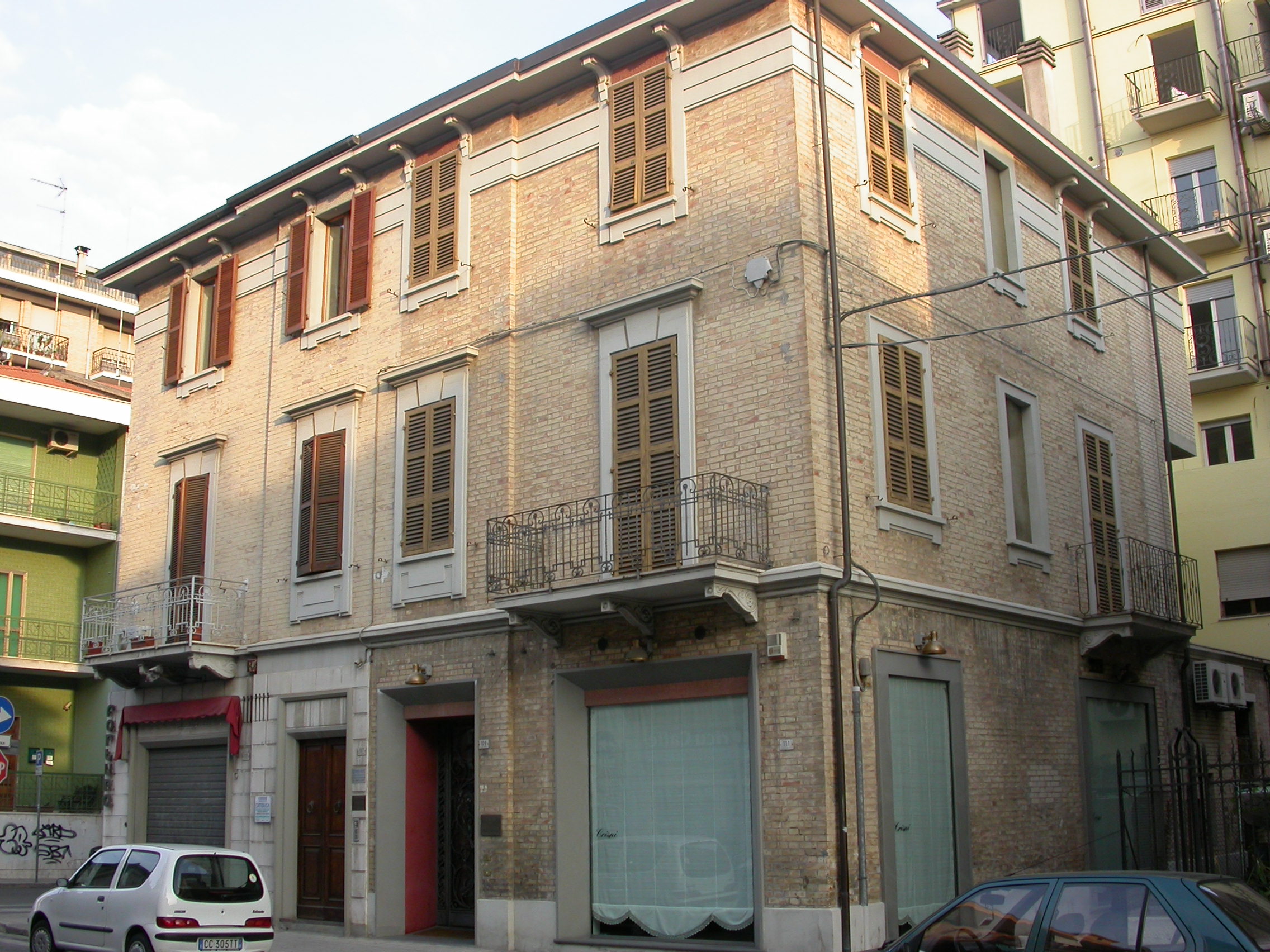 Casa a blocco in via Crispi