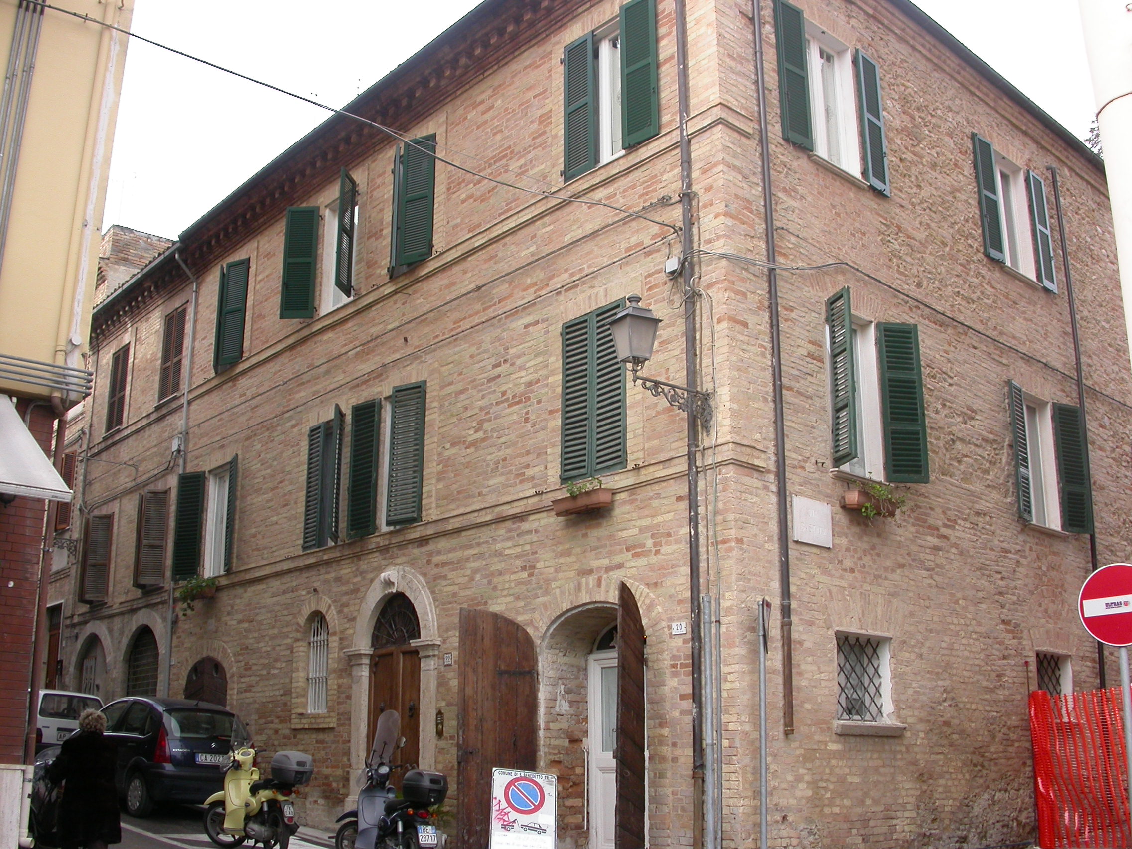Casa a blocco in via Fileni