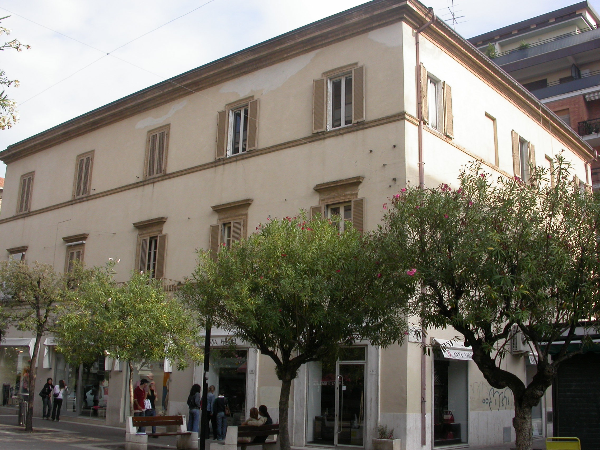 Palazzetto in viale Moretti
