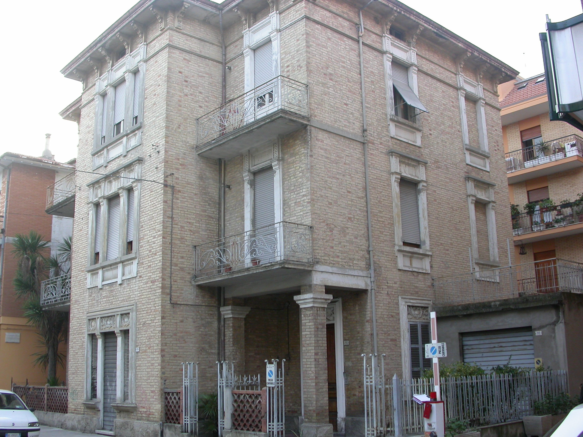 Palazzina in via Crispi