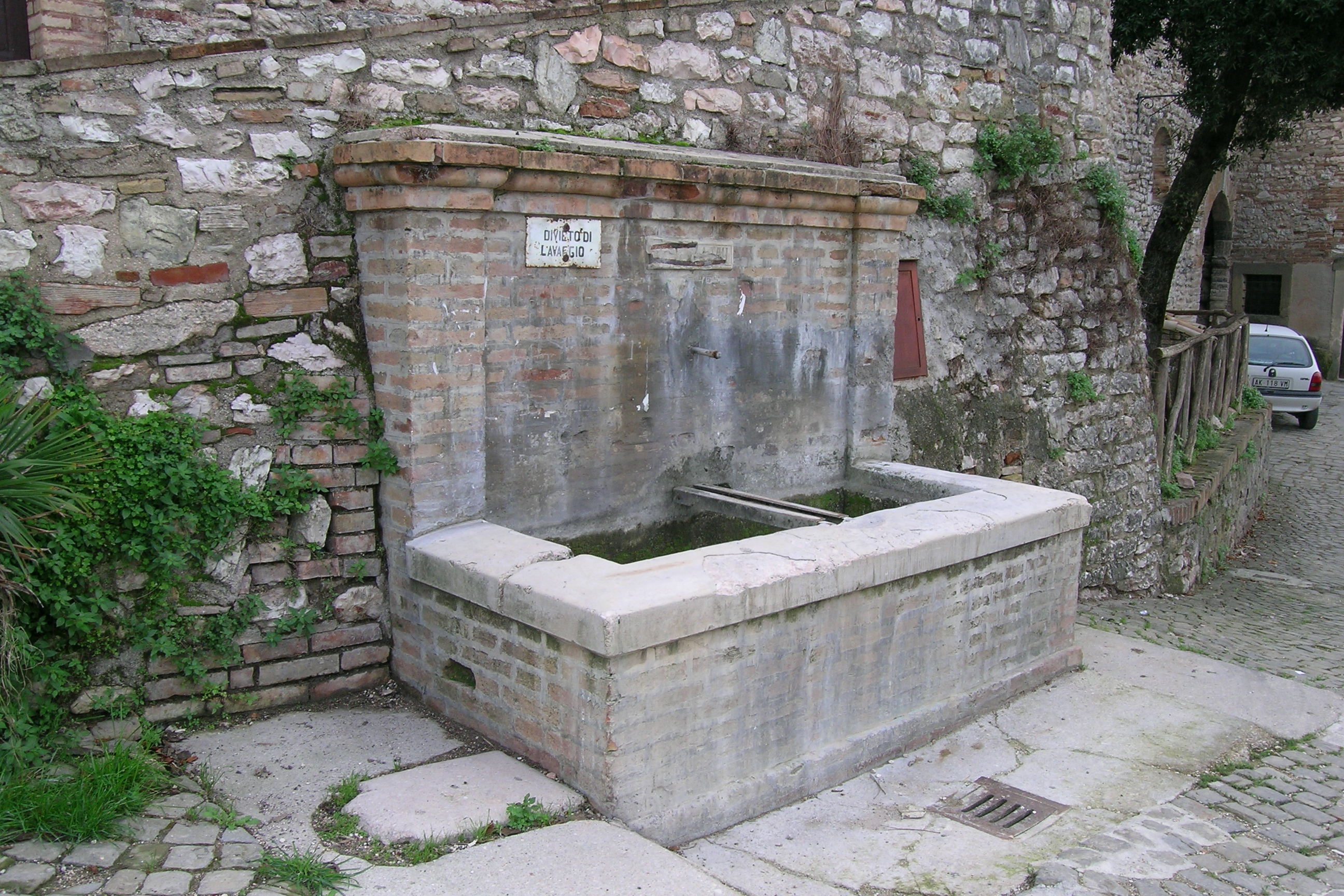 Fontana pubblica
